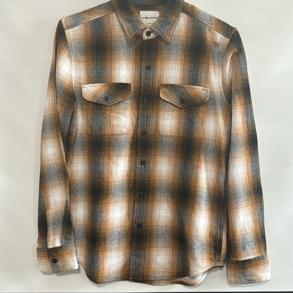New. American Eagle classic fit button up